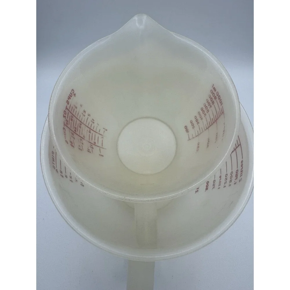 Lot Of 2 Vintage Tupperware Mix 'N Store Measuring Cups 32/64oz 1288-5‎ & 500-7